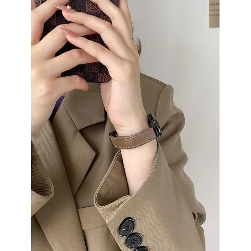 بند آکوآرا مدل Magnetic Leather مناسب برای مچ‌بند هوشمند شیائومی Mi Band 9