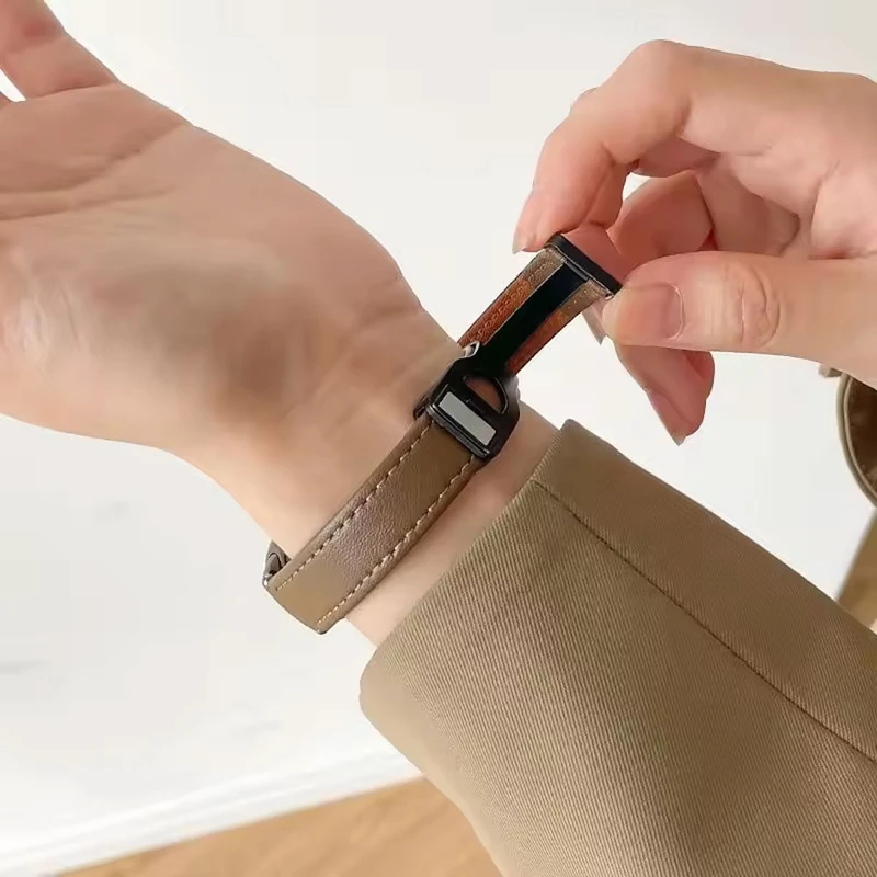 بند آکوآرا مدل Magnetic Leather مناسب برای مچ‌بند هوشمند شیائومی Mi Band 10